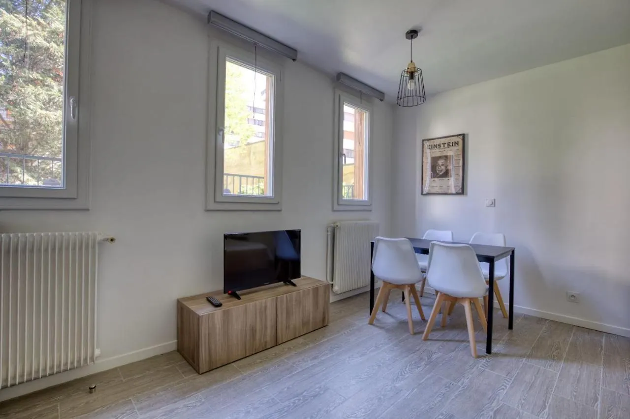 Apartment Beautiful Near The Seine Paris